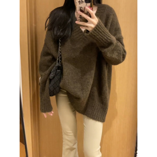 Brown V-neck soft waxy pullover sweater for women in autumn and winter, loose and lazy style, high-end mid-length sweater top