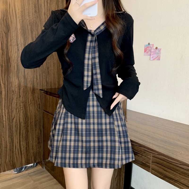Large size fat mm design new autumn long-sleeved knitted top + slim plaid skirt