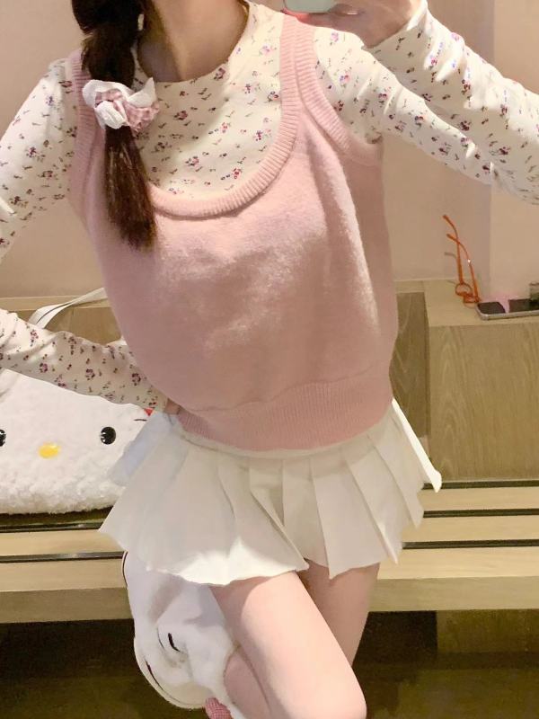 Sweet floral bottoming shirt➕knitted suspender two-piece set