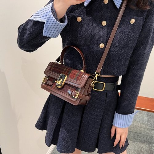 Internet celebrity popular small bag women's autumn and winter versatile 2024 new fashion single shoulder crossbody bag women's portable small square bag