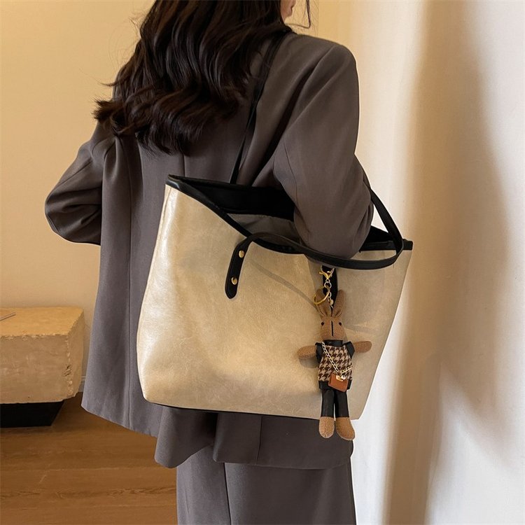 Large capacity women's bag 2024 new versatile shoulder bag tote bag commuter bag