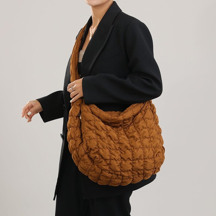 Foreign trade wholesale large pleated cloud bag for women Korean version L size tote bag large capacity crossbody cotton coat bag shoulder bag
