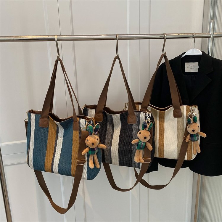 This year's popular bags for women large capacity 2024 new fashion versatile shoulder bag canvas class commuter tote bag