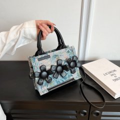 Western style beggar version small square bag 2024 summer new flower handbag simple and fashionable one-shoulder crossbody bag for women