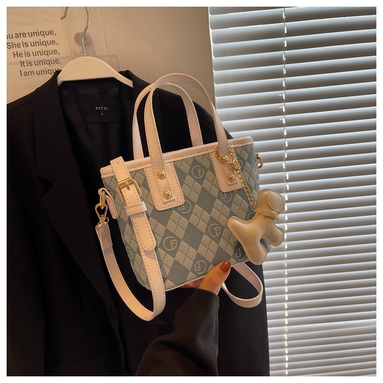 This year's popular small bag for women, new versatile crossbody bag, textured niche portable bucket bag