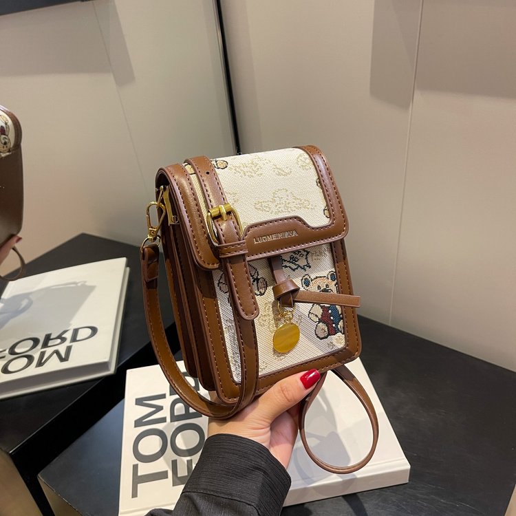 Internet celebrity hot style super niche design bag women's new popular versatile crossbody bag small square bag mobile phone bag