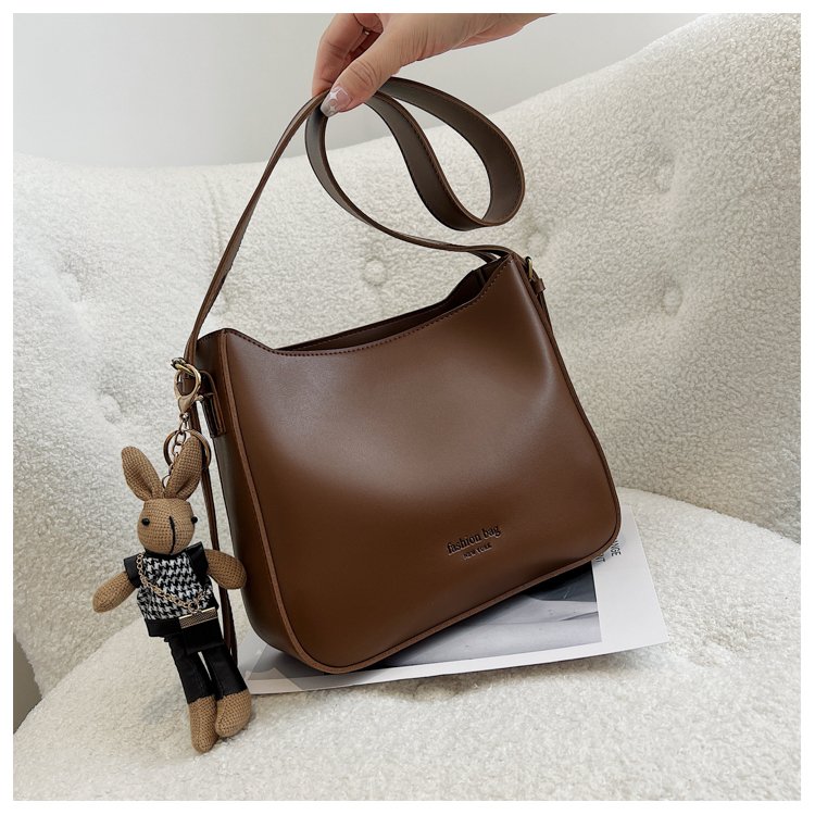 Autumn and winter retro small bag women's bag new fashion versatile ins texture wide shoulder crossbody bucket bag