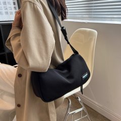 New style mesh large bag for women, fashionable, versatile, lightweight pillow bag, sports casual, versatile shoulder crossbody bag