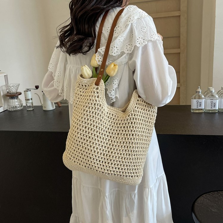 Women's handbag, flat woven straw bag, beach bag, hand-woven large-capacity cotton thread vegetable basket, travel and vacation