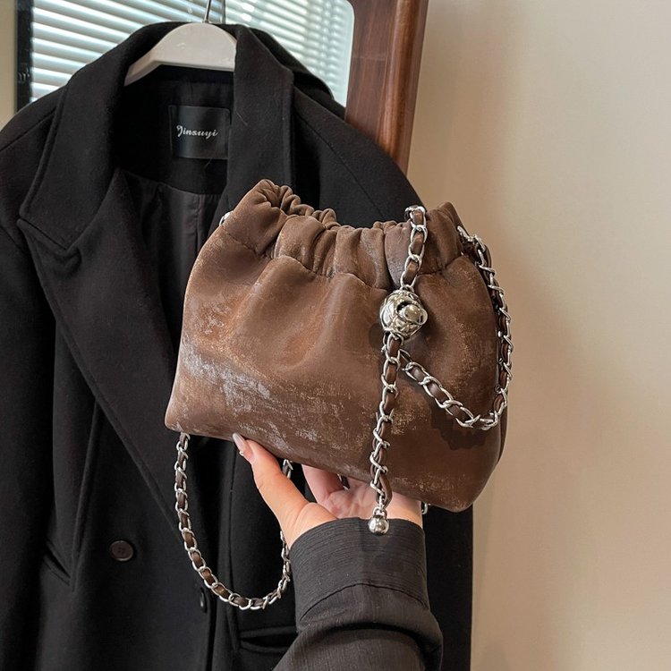 Niche design pleated soft leather cloud bag, retro versatile handbag, fashionable small bag, chain crossbody bag for women