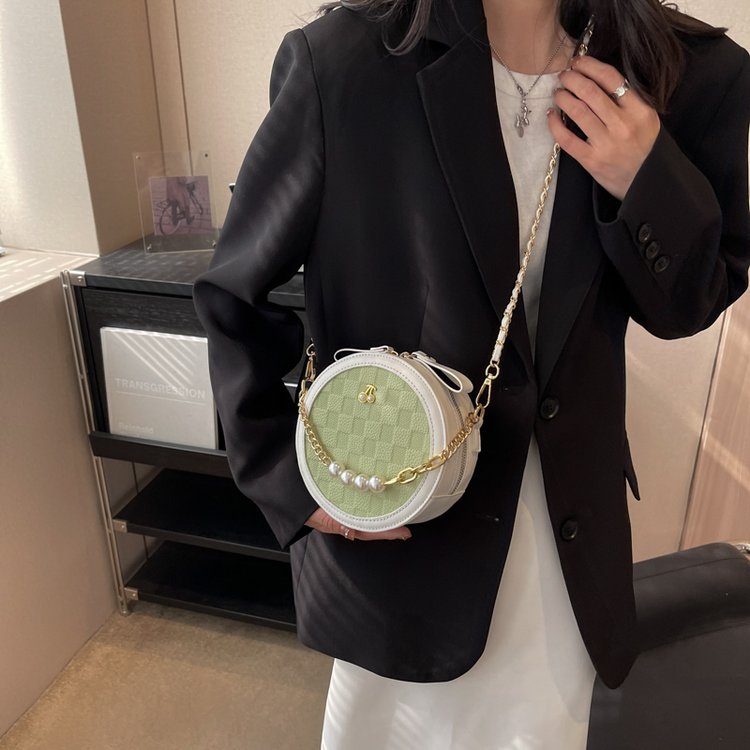 Spring and summer new style high-looking, fresh and sweet chain crossbody bag, fashionable and versatile hand-carrying small round bag, stylish shoulder bag