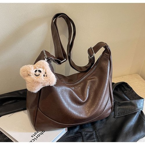 Large-capacity underarm tote bag for women, trendy new winter simple, lightweight and versatile single shoulder crossbody bag