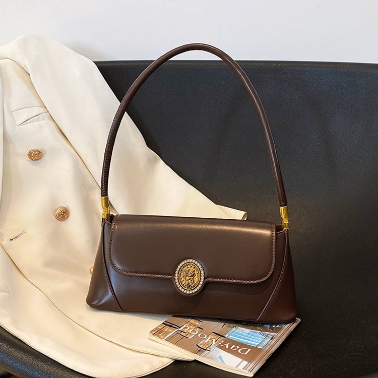 High-end retro bag for women in autumn and winter new fashion underarm baguette bag niche versatile single shoulder small square bag