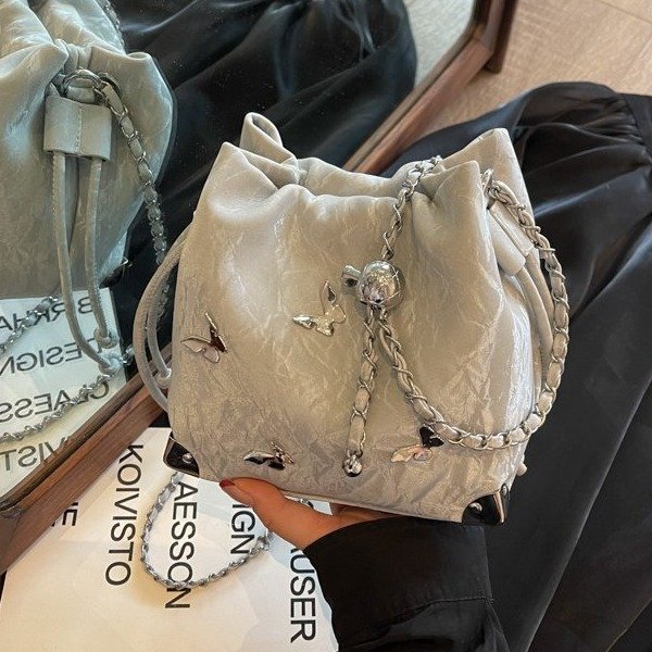 High-end metal bow bucket bag for women 2024 summer new style niche drawstring bag fashionable women's bag