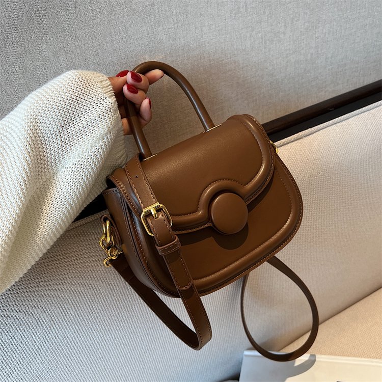 High-end niche small bag women's bag 2024 new versatile portable popular crossbody bag fashionable semi-circle saddle bag