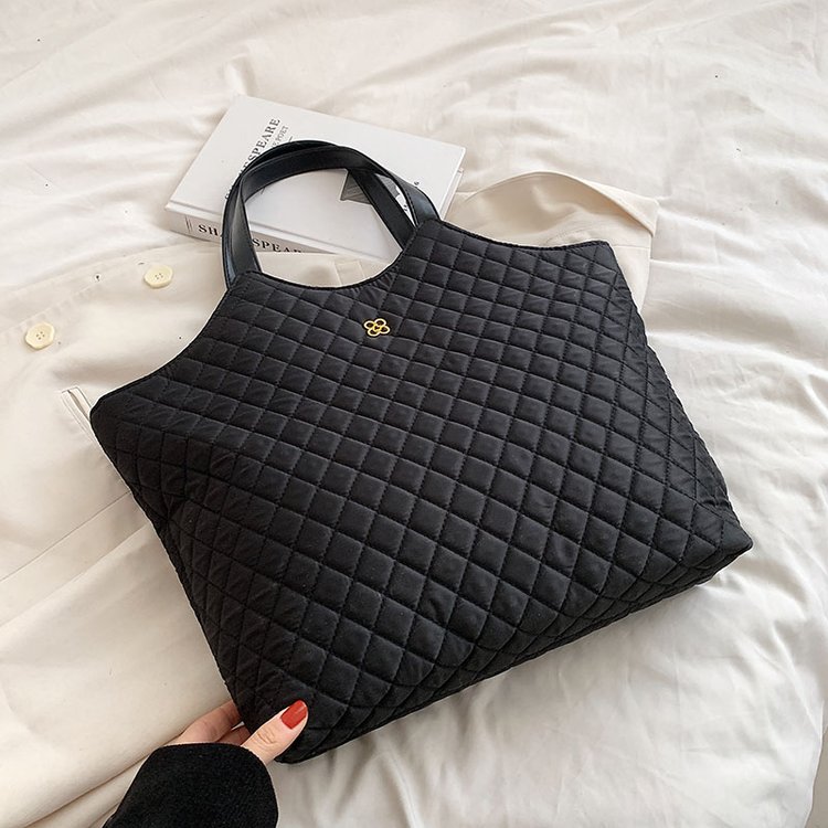 High-end bags, women's popular new portable shoulder bags, women's large-capacity commuting tote bags