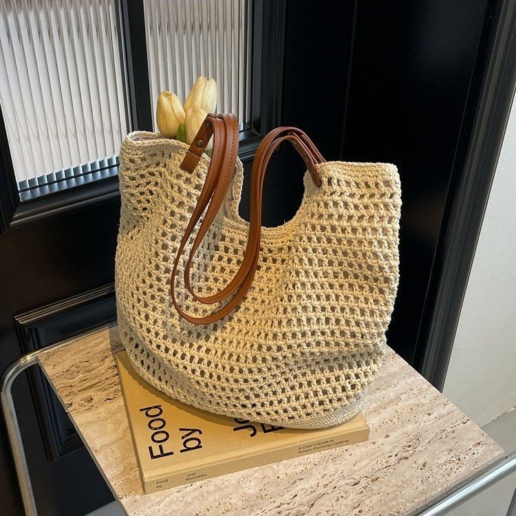 Large-capacity bag for women 2024 new versatile one-shoulder seaside vacation beach bag woven straw commuter tote bag