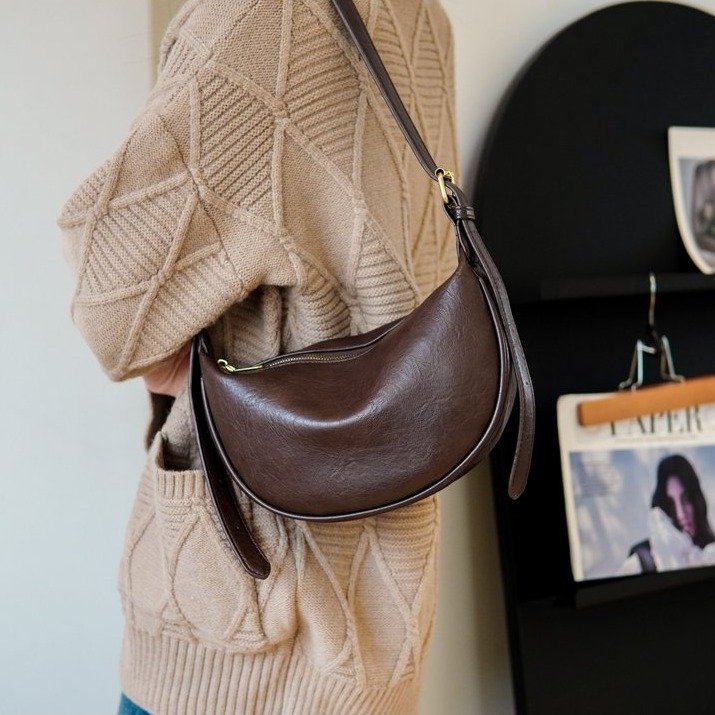 2024 spring fashion simple shoulder bag new large capacity bag women's color matching crossbody bag armpit dumpling bag
