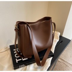 Large-capacity bag for women 2024 new trendy versatile autumn and winter textured crossbody bag high-end fashion one-shoulder bucket bag