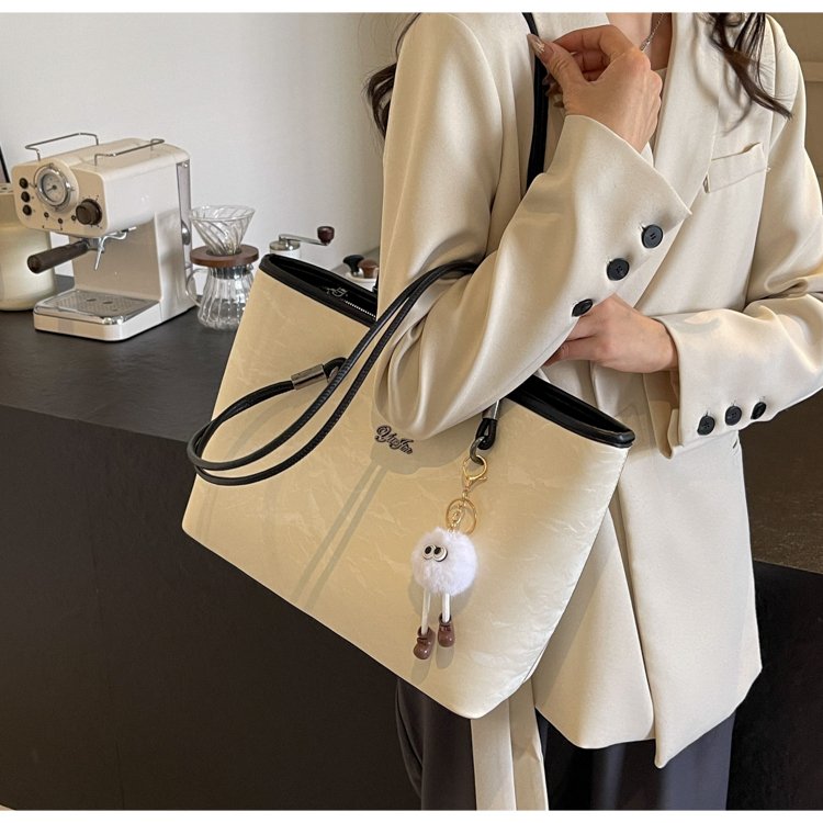 Bags for women are popular this year, large-capacity tote bags, fashionable texture, casual and versatile, college students' school bags and commuting bags