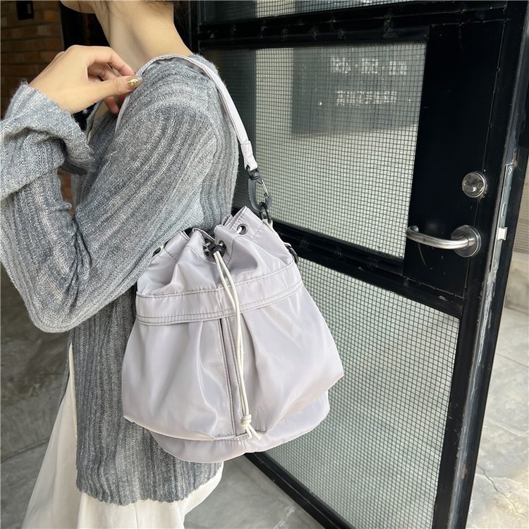 Summer personalized shoulder crossbody bag casual drawstring pleated bag large capacity lightweight portable nylon bucket bag for women
