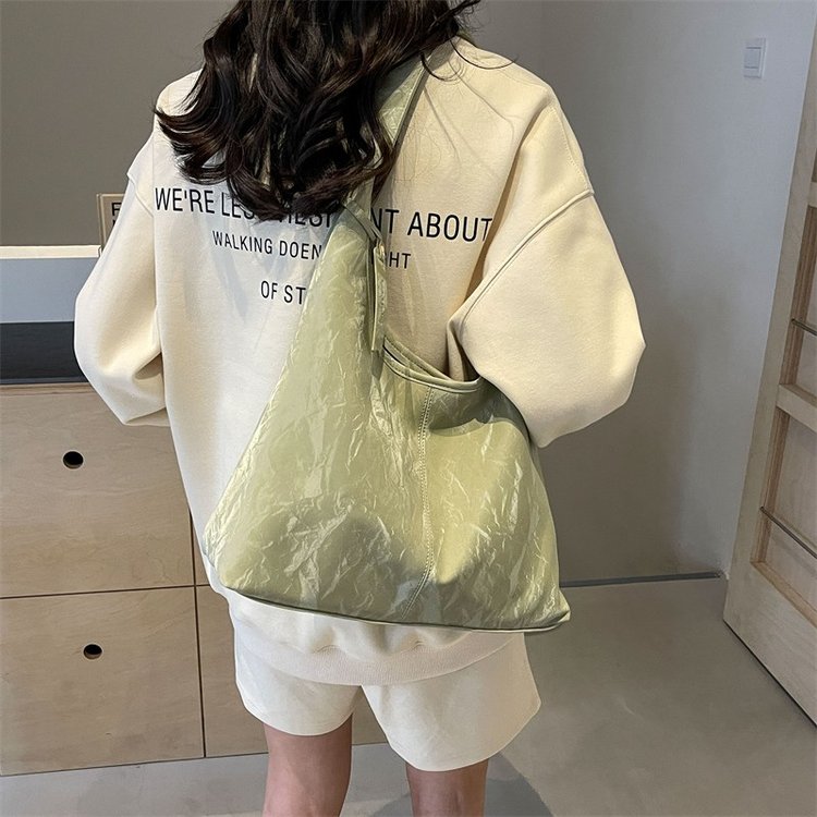 This year's popular women's large-capacity tote bag for women 2024 early spring new style simple commuter single shoulder armpit large bag for women