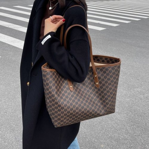 High-end large bag 2024 new trendy light luxury women's bag shoulder bag large capacity commuting versatile hand tote bag