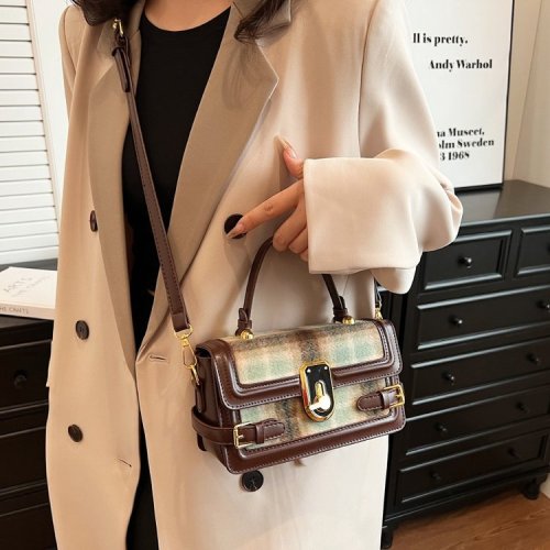 Internet celebrity popular small bag women's autumn and winter versatile 2024 new fashion single shoulder crossbody bag women's portable small square bag