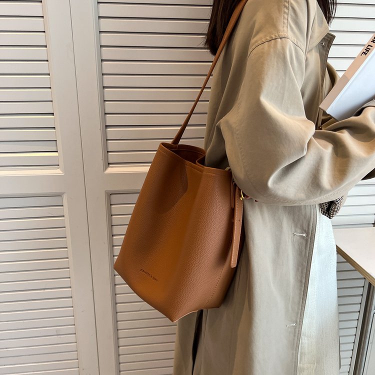 This year's popular retro small bags 2024 new women's bags high-end crossbody bags niche design super popular bucket bags