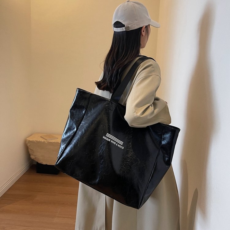 Fashionable and versatile PU shoulder bag for women, short-distance travel bag, Ruiying class commuting handbag, large-capacity tote bag