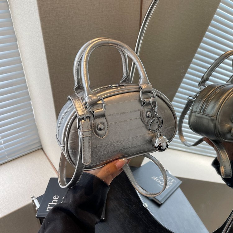 High-end silver small bag for women 2024 new popular versatile crossbody bag fashion super hot portable bowling bag