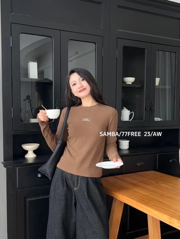 Autumn and winter brushed lettering high-end slimming slimming fashionable long-sleeved T-shirt