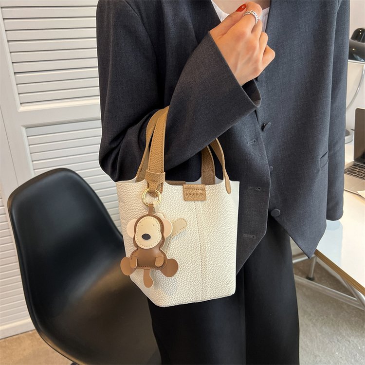 Cross-border 2024 summer new shoulder bag, fashionable and simple outing crossbody bag, large capacity textured portable bucket bag