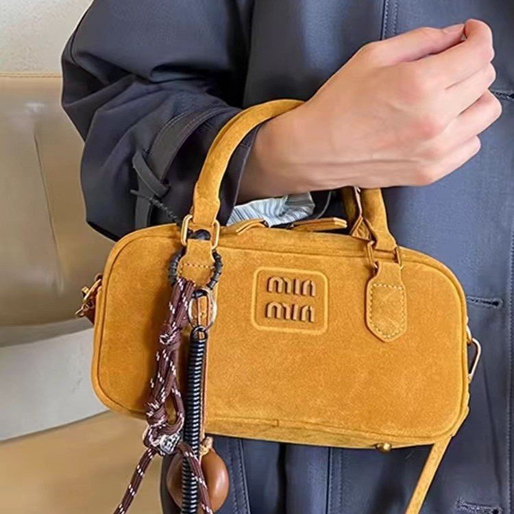 Korean version of retro casual portable bowling bag for women 2024 new frosted commuter versatile single shoulder niche pillow bag