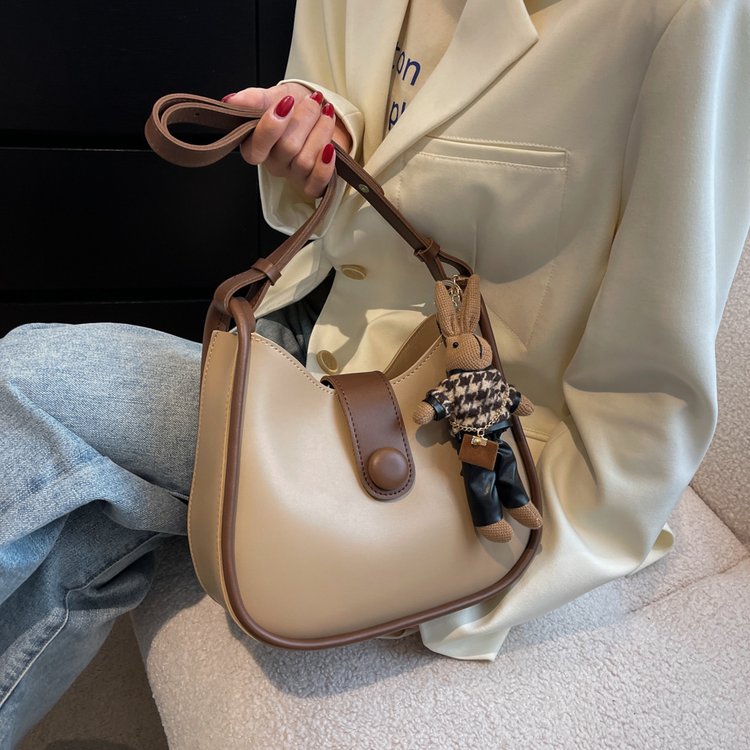 This year's popular bags, new trendy winter retro all-match crossbody bag, women's niche commuter shoulder bucket bag