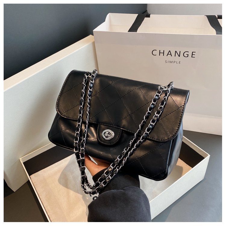 Women's OL bag fashion retro large capacity rhombus chain bag new shoulder commuter armpit bag women's bag
