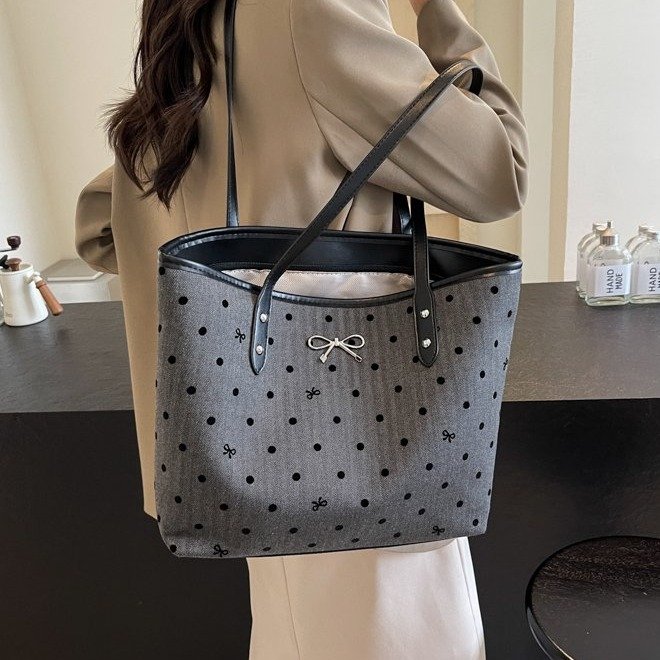 Niche design large-capacity bag for women 2024 new polka dot shoulder bag summer casual style commuter tote bag