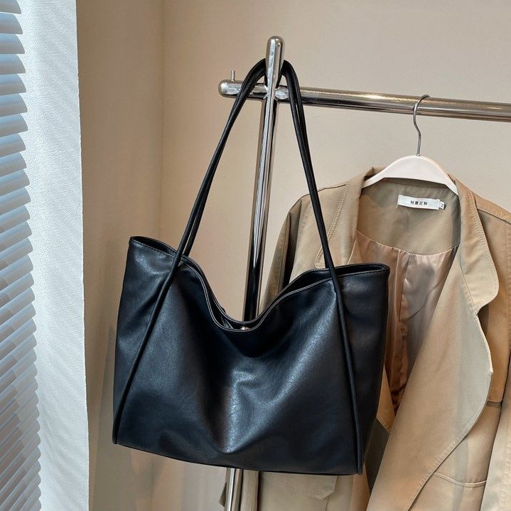 Autumn Korean bag women's new portable large-capacity tote bag niche design versatile shoulder casual armpit bag