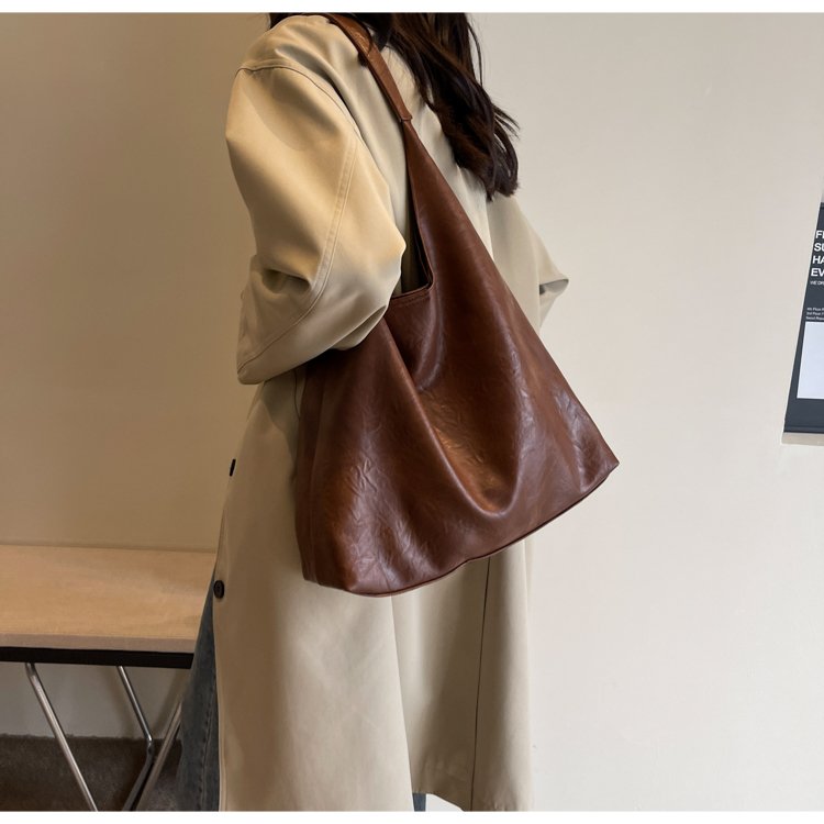 Shoulder bag for women in autumn and winter Maillard high-end retro handbag for women Korean version versatile large capacity commuter bag