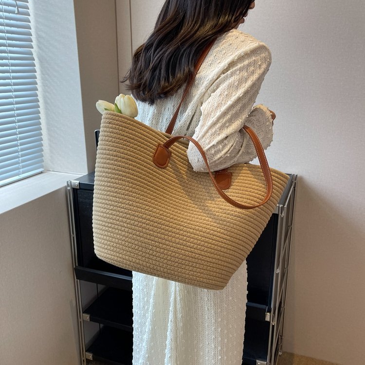 Woven Straw Bag Women's Large Capacity 2024 New Summer Versatile Shoulder Bag High-Quality Commuting Tote Bag