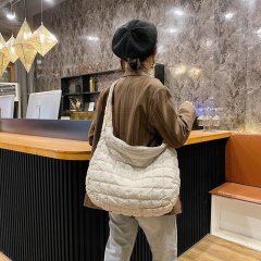 Spring and summer cloud rhombus pleated large bag casual personality quilt bag lightweight large capacity crossbody dumpling bag for women