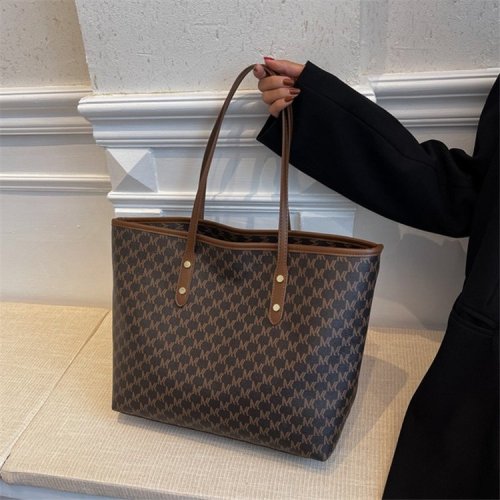 High-end large bag 2024 new trendy light luxury women's bag shoulder bag large capacity commuting versatile hand tote bag
