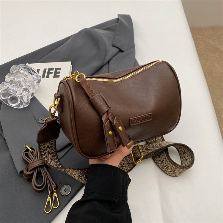This year's popular Boston bag autumn and winter retro new wideband messenger bag women's versatile small bag pillow bag