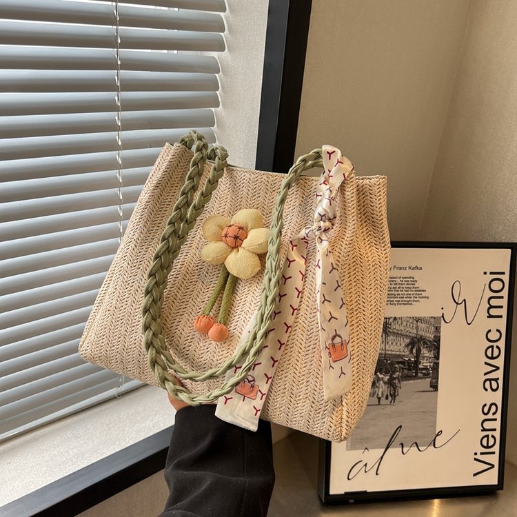 Woven straw bag women's large capacity 2024 new summer versatile shoulder bag seaside shoulder bag commuter tote bag