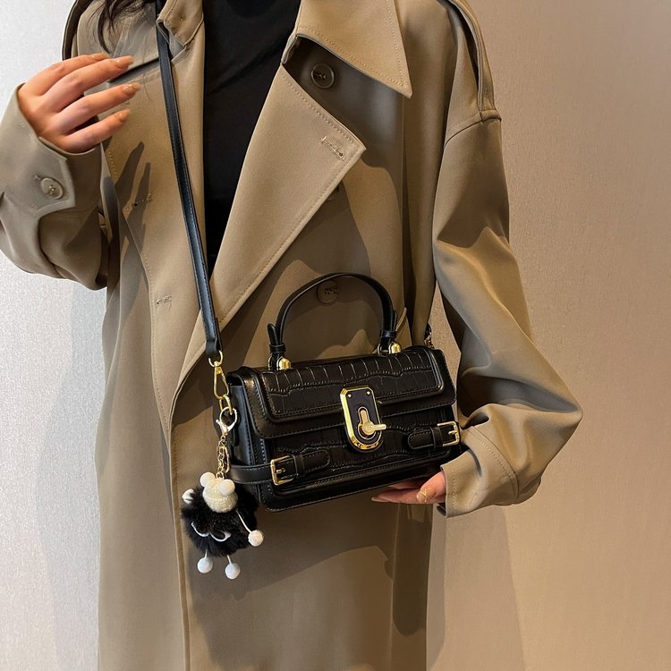 High-quality light luxury small square bag 2024 new design sense shopping versatile mobile phone bag crossbody bag for women