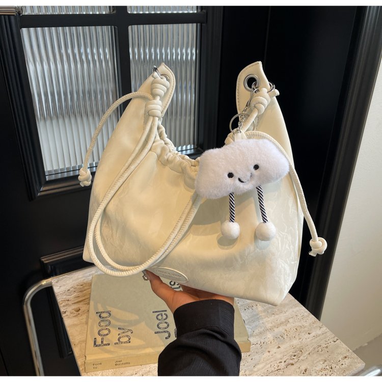 This year's popular large-capacity bags for women 2024 new pleated dumpling bags, versatile, foreign-style shoulder bags, cross-body bags