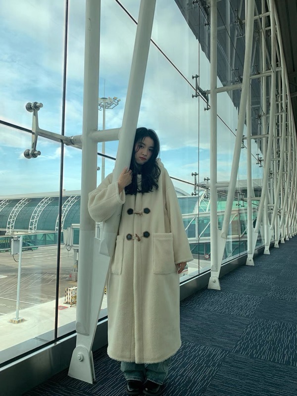 Long horn button lambswool coat for women autumn and winter lambswool college style warm hooded coat