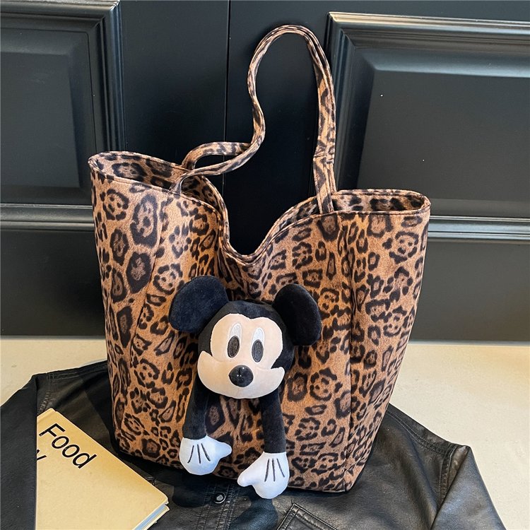 Autumn and winter large-capacity bags for women 2024 new popular deerskin velvet leopard print shoulder bag casual commuting tote bag