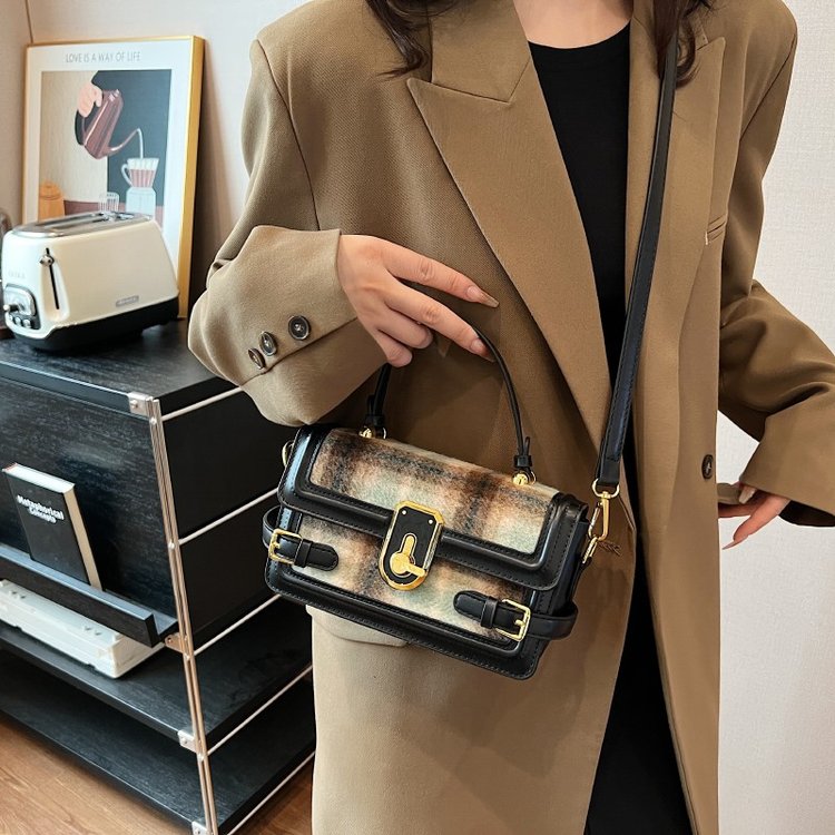 Internet celebrity popular small bag women's autumn and winter versatile 2024 new fashion single shoulder crossbody bag women's portable small square bag