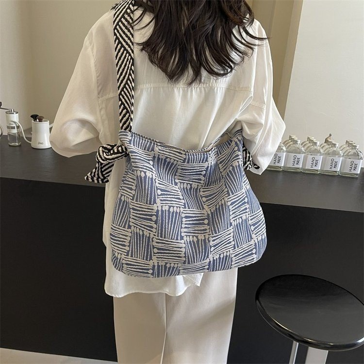 Korean style fashion striped knitted fabric bag 2024 new contrast color simple high-end armpit bag versatile shoulder bag